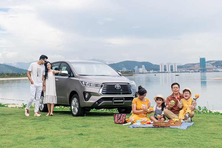 Toyota innova family lake